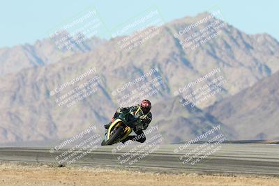 media/Dec-01-2025-Moto Forza (Mon) [[2daa91e15f]]/3-Beginner Group/Session 4 Turn 9/